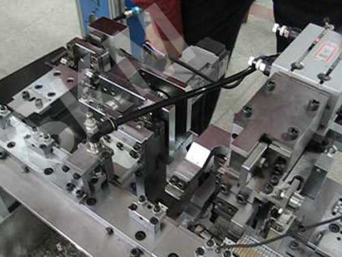 USB半自動(dòng)組裝機(jī)