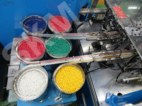 電腦連接器自動機