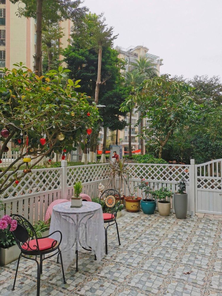 30平米一樓花園實景圖_住一樓花園洋房體驗感受-成都青望園林景觀設計公司-1